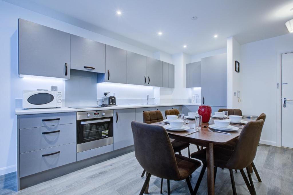 Luxury 2 Bed Flat In A New Block In East Acton Lejlighed London Eksteriør billede