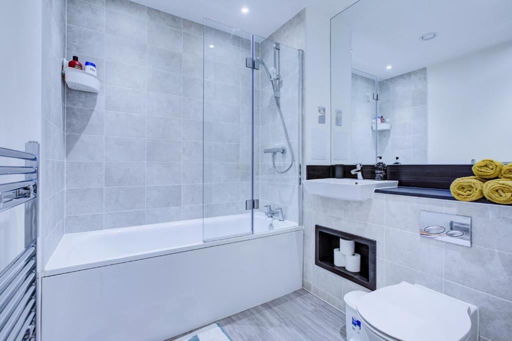 Luxury 2 Bed Flat In A New Block In East Acton Lejlighed London Eksteriør billede