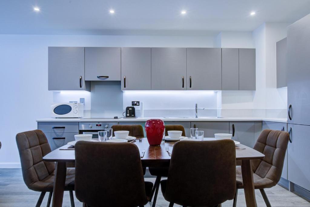 Luxury 2 Bed Flat In A New Block In East Acton Lejlighed London Eksteriør billede